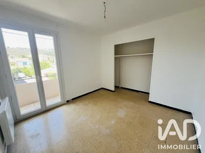 Schlafzimmer; fliesenboden, blick, tageslicht