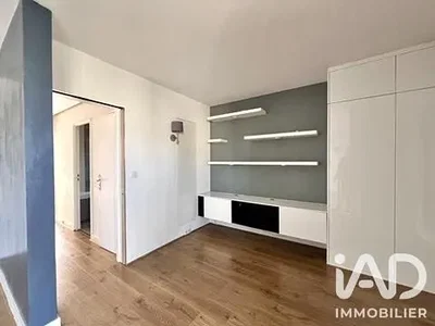 Wohnzimmer; holzboden, tageslicht
