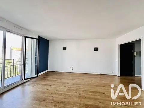 Wohnzimmer; holzboden, tageslicht