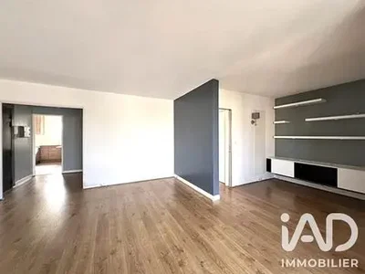 Wohnzimmer; holzboden, tageslicht