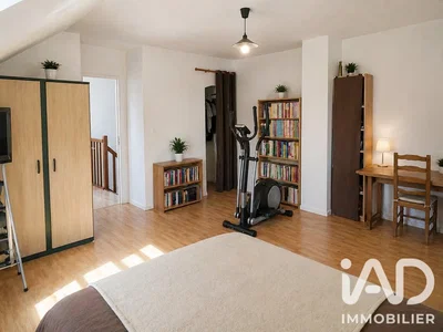 Bedroom; wood floor, natural light