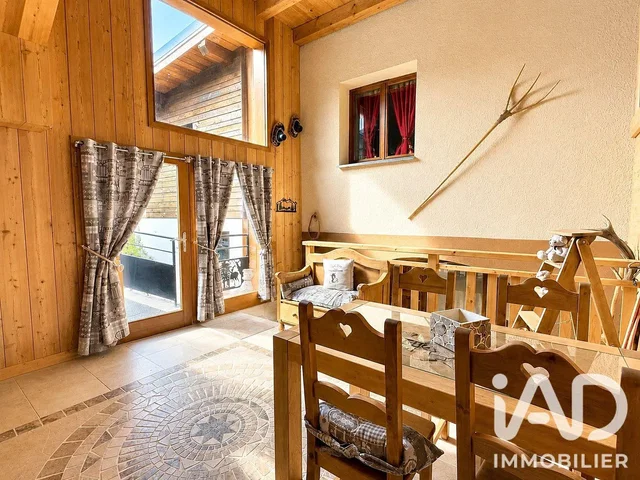 Living room; wood floor, wood beams, natural light, rustic style