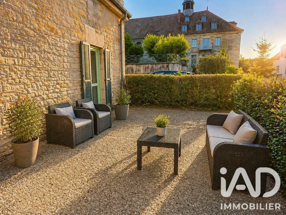 Terrace; natural light, view
