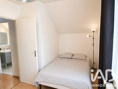 Bedroom; natural light, wood floor