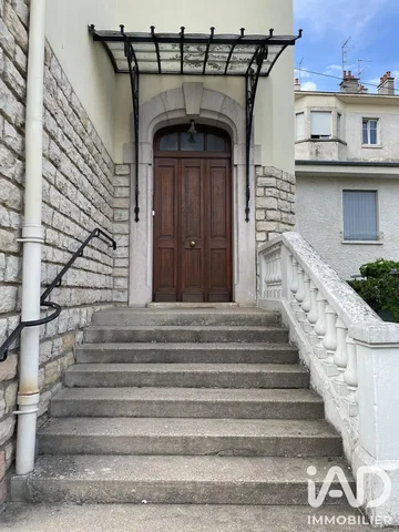 House and surroundings