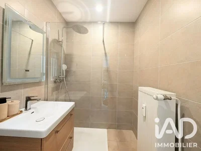Badezimmer; fliesenboden, renoviert, tageslicht