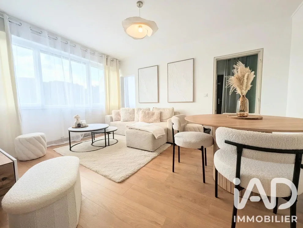 Wohnzimmer; holzboden, tageslicht, moderner stil