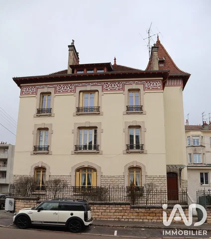 House and surroundings