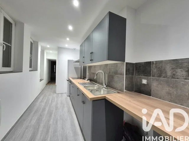 Cuisine; électroménager, carrelage, parquet, rénové, lumière naturelle