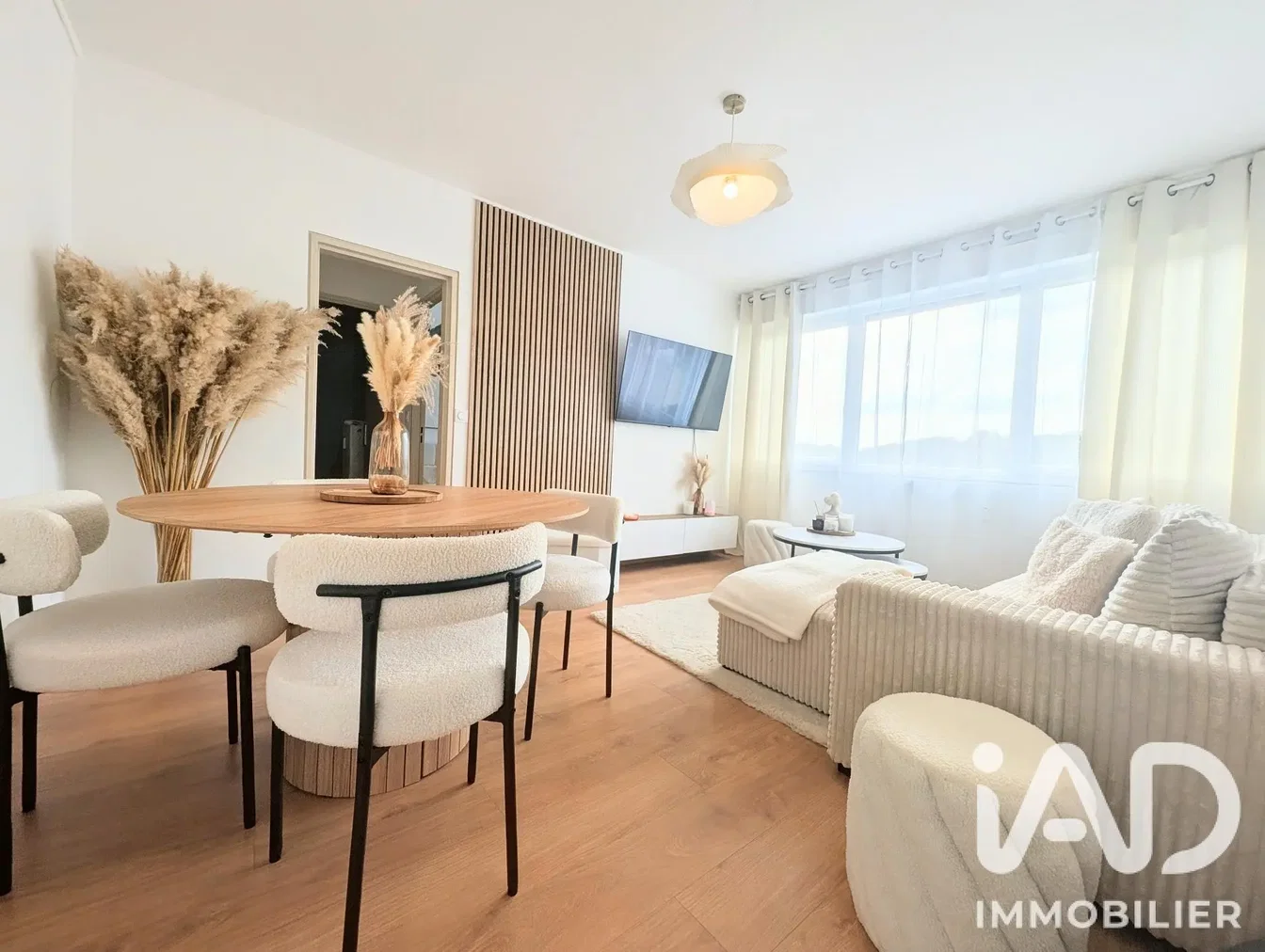 Wohnzimmer; moderner stil, holzboden, tageslicht