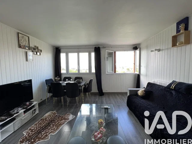 Living room; natural light, wood floor