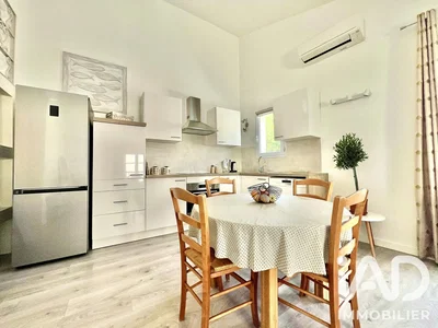 Cucina; elettrodomestici, pavimento in legno, ristrutturato, luce naturale