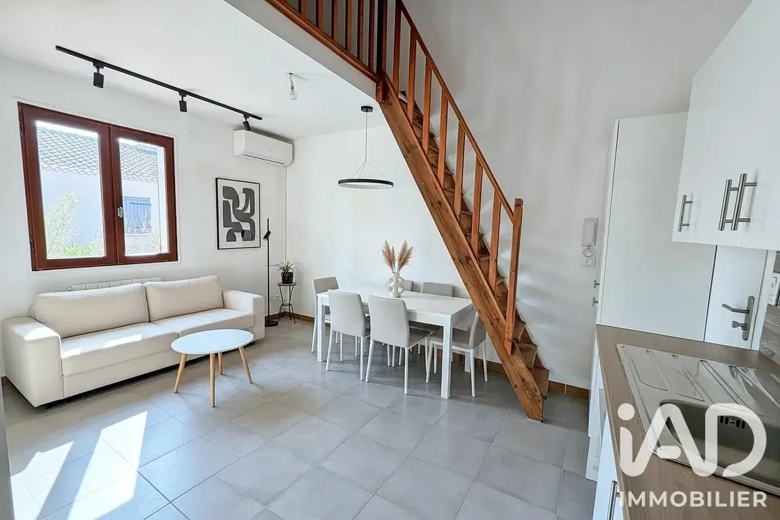 Wohnzimmer; fliesenboden, tageslicht, moderner stil