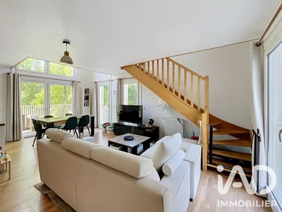 Living room; wood floor, natural light