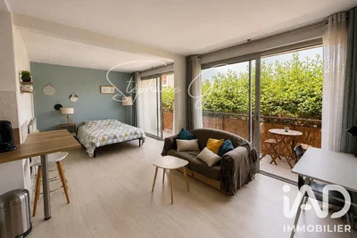Soggiorno; luce naturale, stile moderno