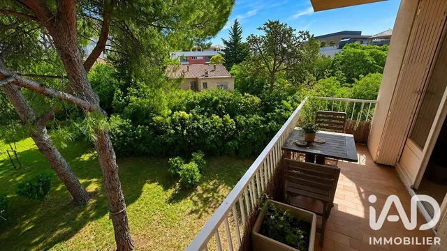 Balcony; view, natural light