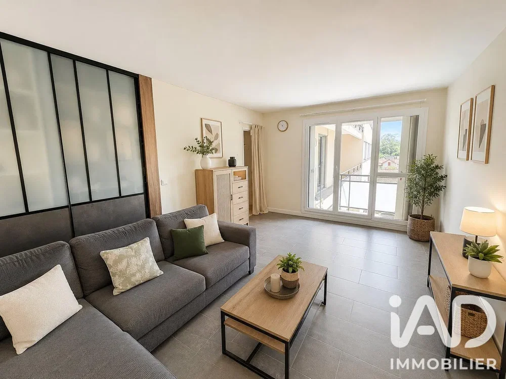 Living room; tile floor, natural light, modern style