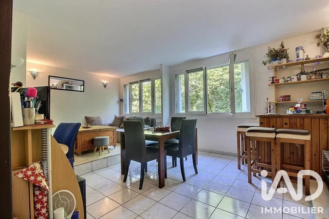 Living room; natural light, wood floor