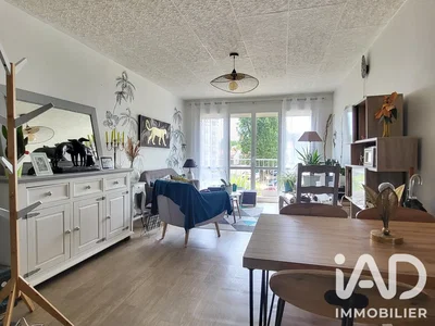 Wohnzimmer; holzboden, tageslicht, moderner stil