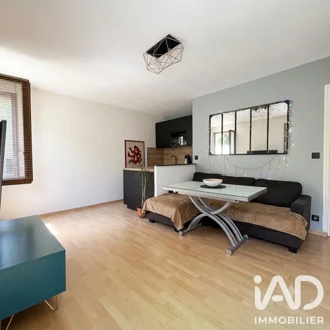 Wohnzimmer; tageslicht, holzboden, moderner stil