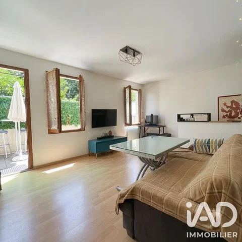 Wohnzimmer; holzboden, tageslicht, moderner stil
