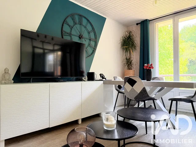 Soggiorno; luce naturale, pavimento in legno, stile moderno