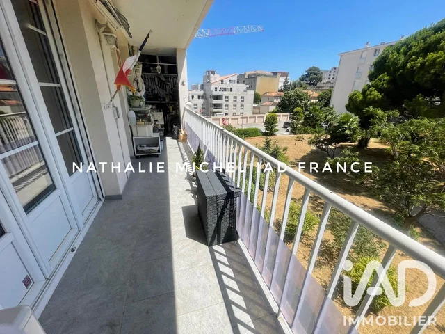 Balcony; view, natural light