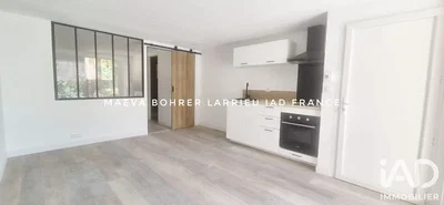 مطبخ; أجهزة المطبخ, أرضية خشبية, ضوء طبيعي