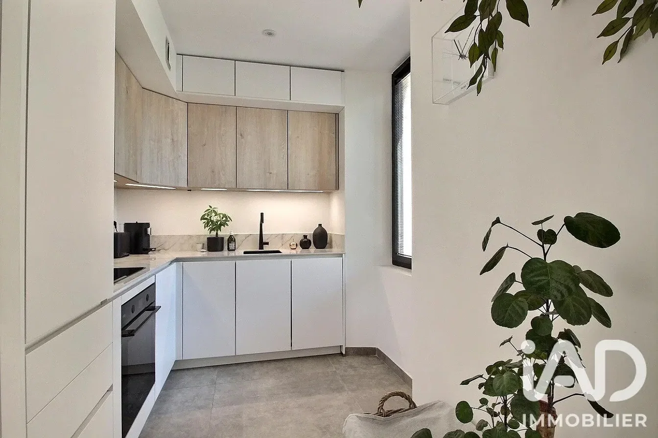 مطبخ; أجهزة المطبخ, أرضية من البلاط, مجدد, ضوء طبيعي