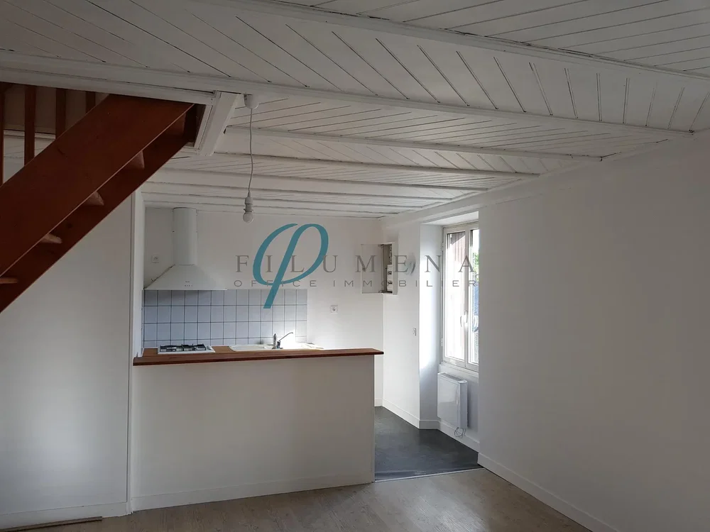 Cozinha; luz natural, precisa de renovação