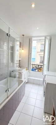 Banyo; fayans zemin, manzara, doğal ışık, tadilatlı