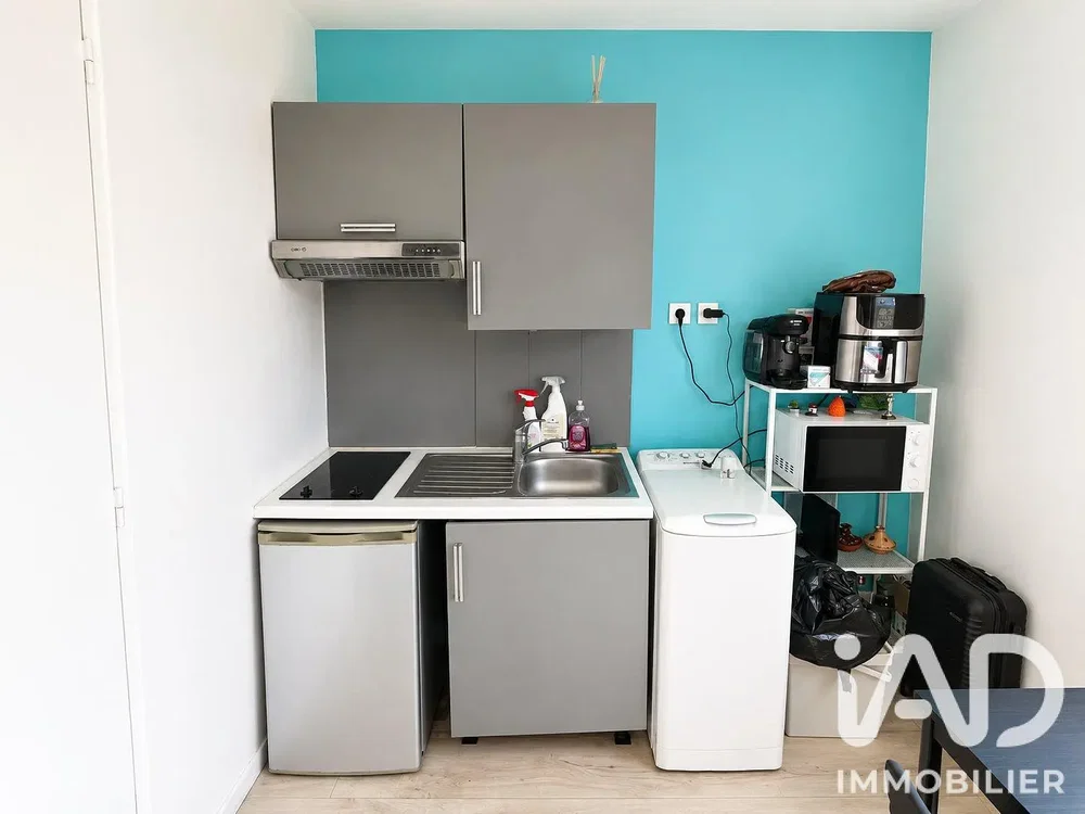 Cocina; electrodomésticos, suelo de baldosas