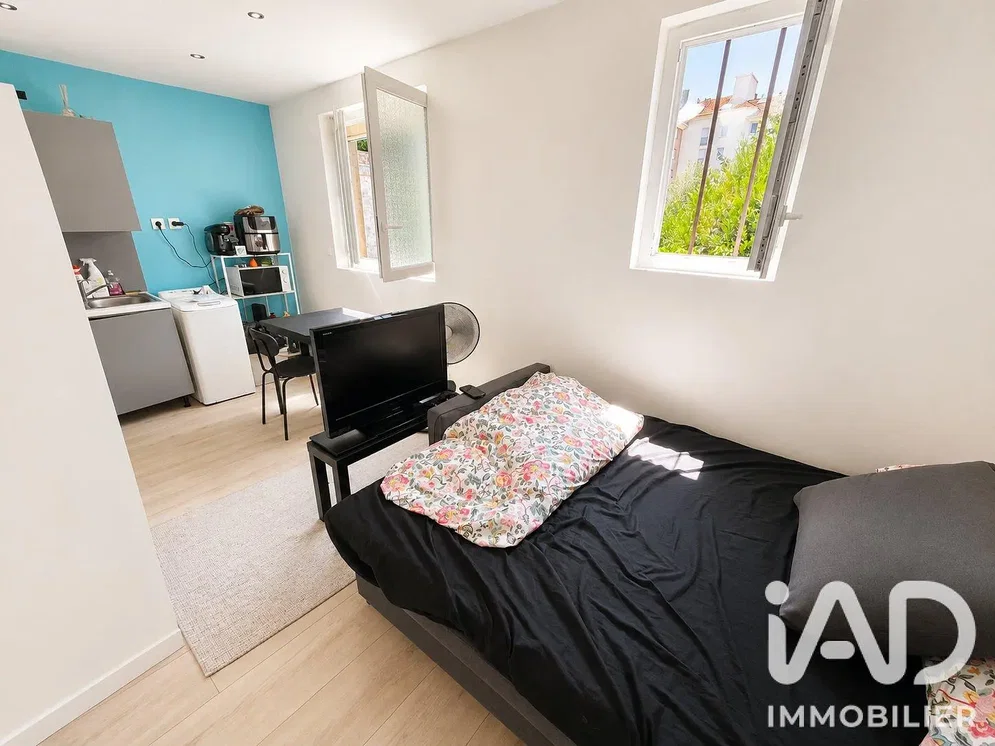 Dormitorio; luz natural, suelo de madera