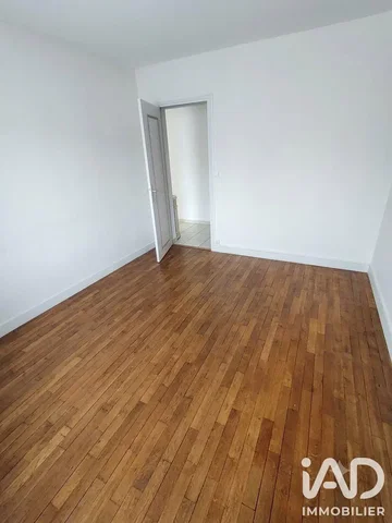 Otro; suelo de madera, luz natural
