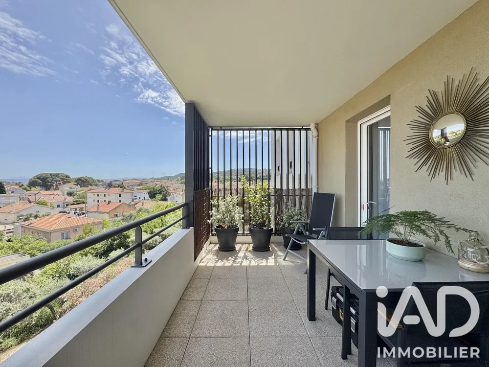 Terraço; vista, luz natural, chão de azulejo