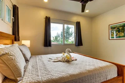 Dormitorio; luz natural, suelo de madera