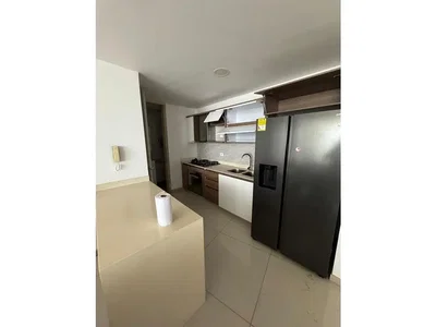 Cuisine; électroménager, carrelage, lumière naturelle