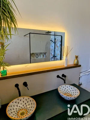 Badkamer; gerenoveerd, natuurlijk licht