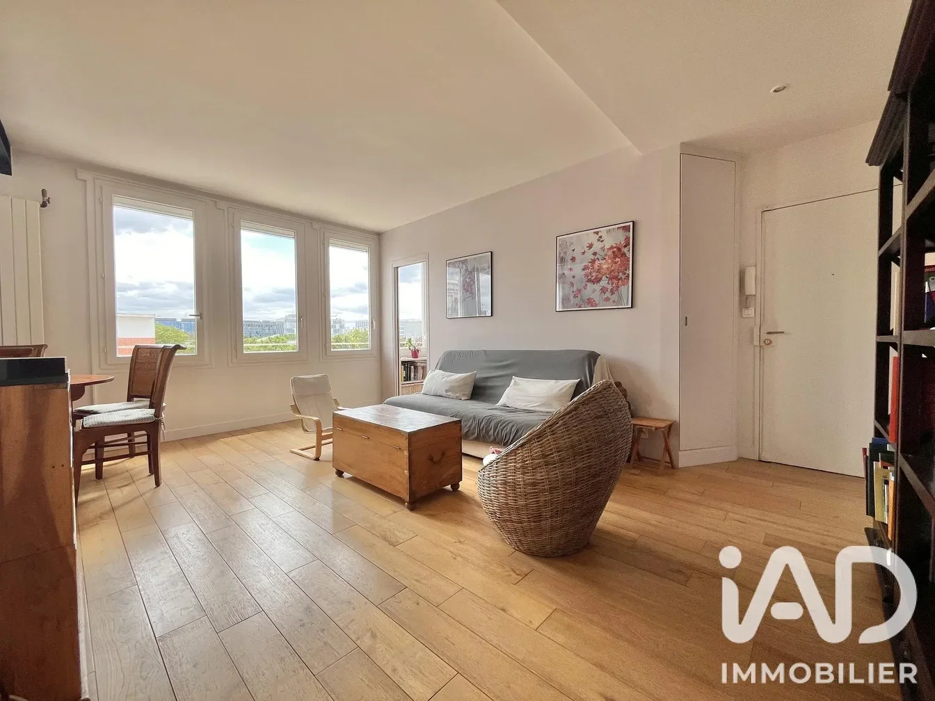 Salón; vista, suelo de madera, luz natural