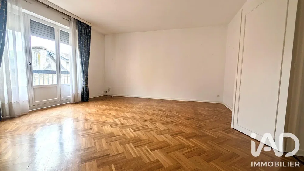 Otro; suelo de madera, luz natural