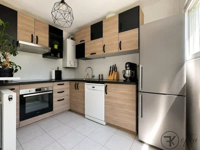 Cocina; electrodomésticos, suelo de baldosas, luz natural