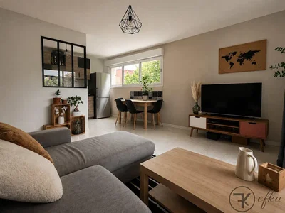 Salón; estilo moderno, suelo de madera, luz natural, renovado