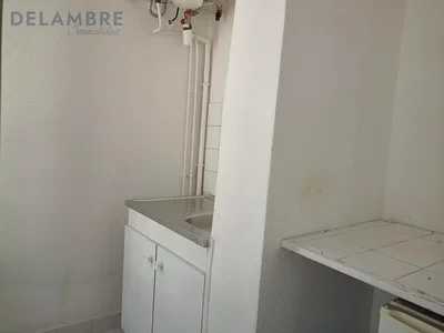 Cocina; suelo de baldosas, necesita renovación