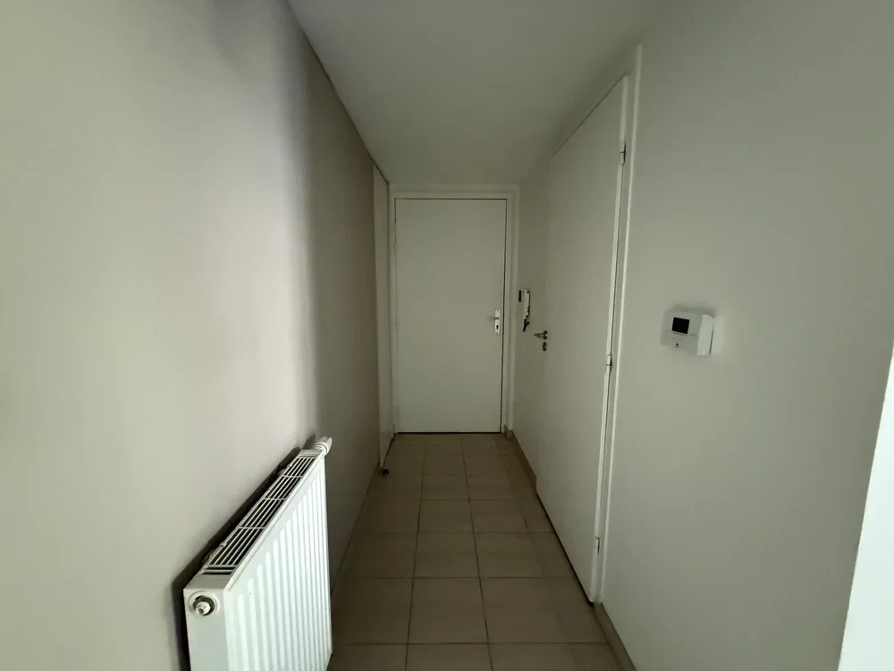 Guardaroba; pavimento in piastrelle