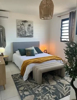 Chambre; lumière naturelle, carrelage, style moderne