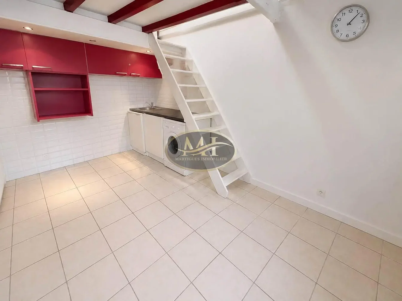 Keuken; tegelvloer, keukenapparatuur