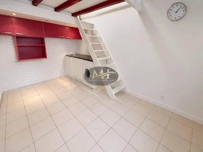 Keuken; tegelvloer, keukenapparatuur
