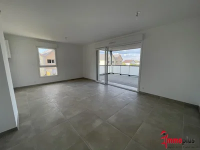 Salon; carrelage, lumière naturelle