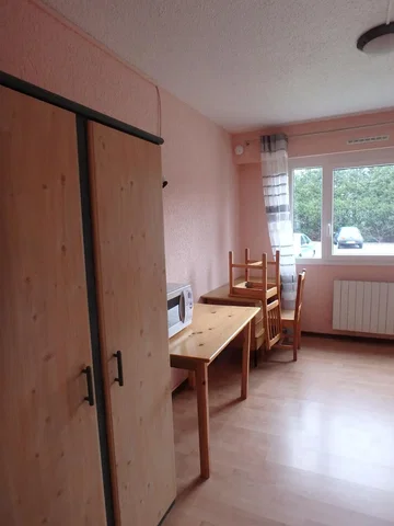 Keuken; houten vloer, natuurlijk licht