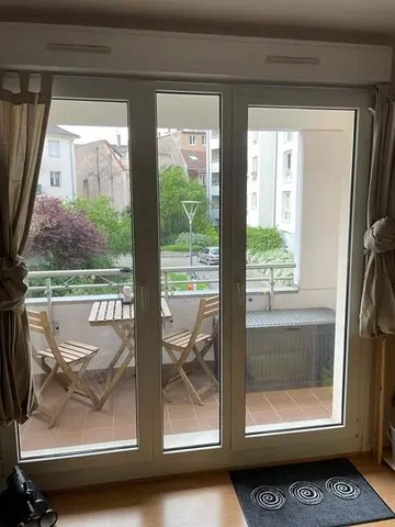 Balcón; vista, luz natural, suelo de baldosas